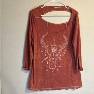 Maurice’s Western Longhorn Skull Graphic Cutout Back Rust Tee. Size L